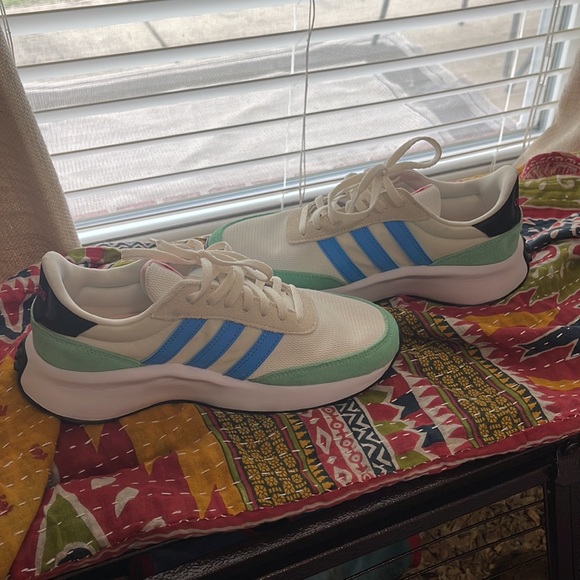 Adidas flat sneaker - Picture 3 of 6